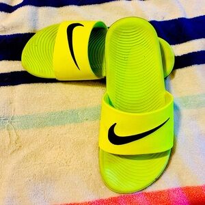 Boys size 1 Nike slides